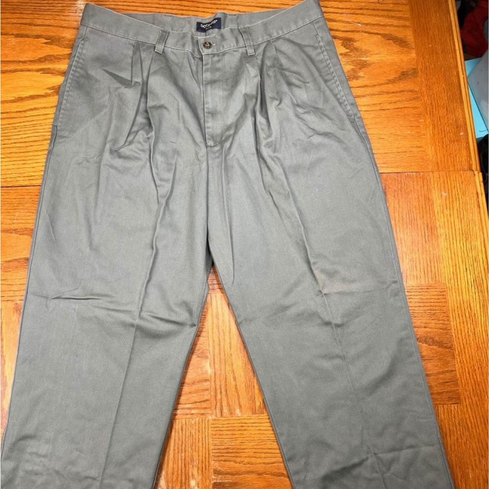 Men's Dockers Khakis Pleated
Chino No Wrinkles Relaxed Fit
W36 L32 100% cotton